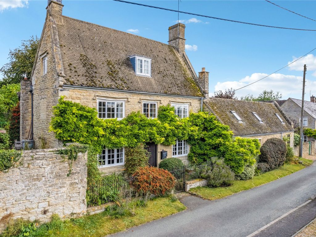 6 bed detached house for sale in Cross Lane, Helmdon, Brackley NN13, £