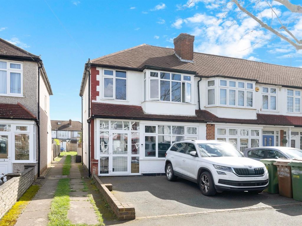 3 bed end terrace house for sale in Brocks Drive, North Cheam, Sutton