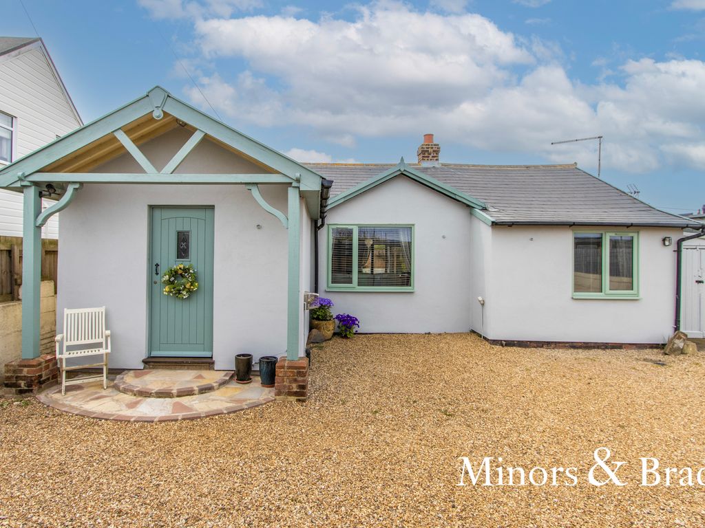 3 bed detached bungalow for sale in Helena Road, Walcott, Norwich NR12