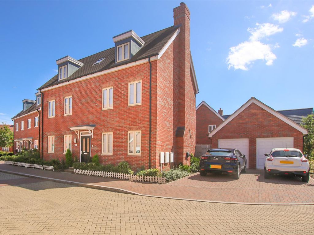 5 bed detached house for sale in Turney Street, Aylesbury HP20 Zoopla