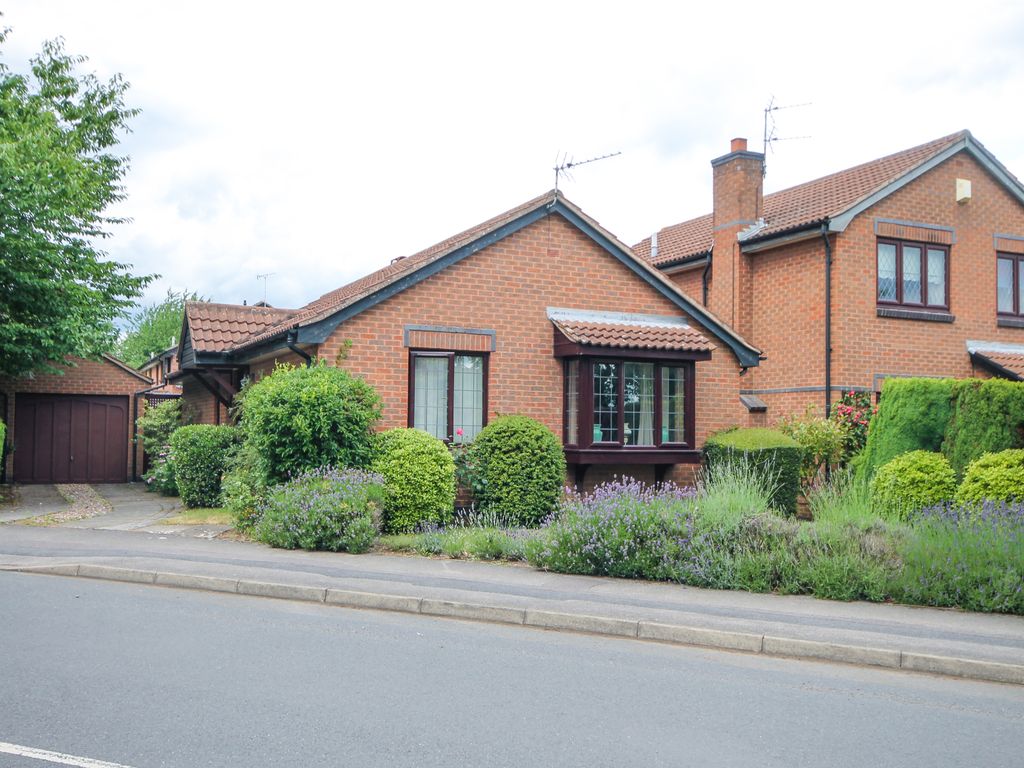 3 bed detached bungalow for sale in Torvill Drive, Nottingham NG8, £