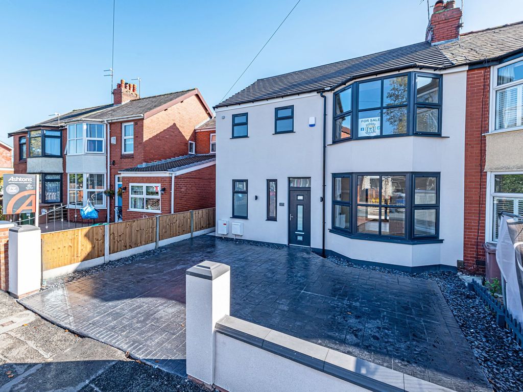 3 bed semidetached house for sale in Kiln Lane, Eccleston WA10, £