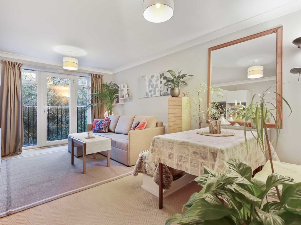 2 bed flat for sale in Ripon Court, 119 Ribblesdale Avenue N11, £