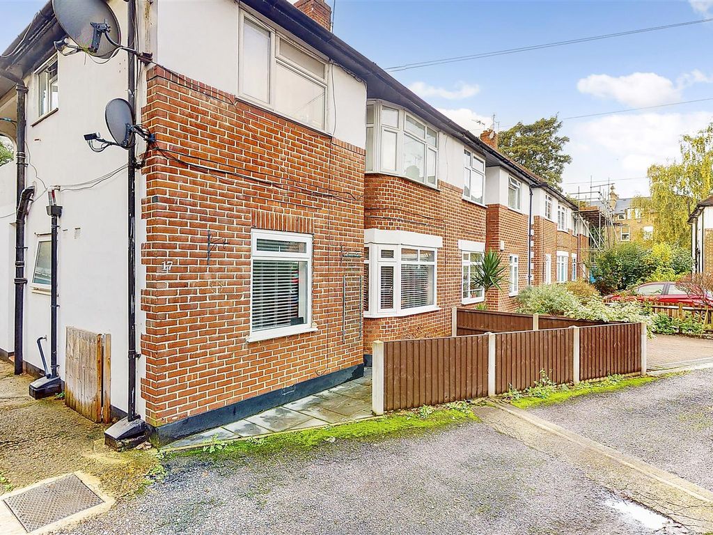 2 bed for sale in St. Johns Road, Isleworth TW7, £382,500