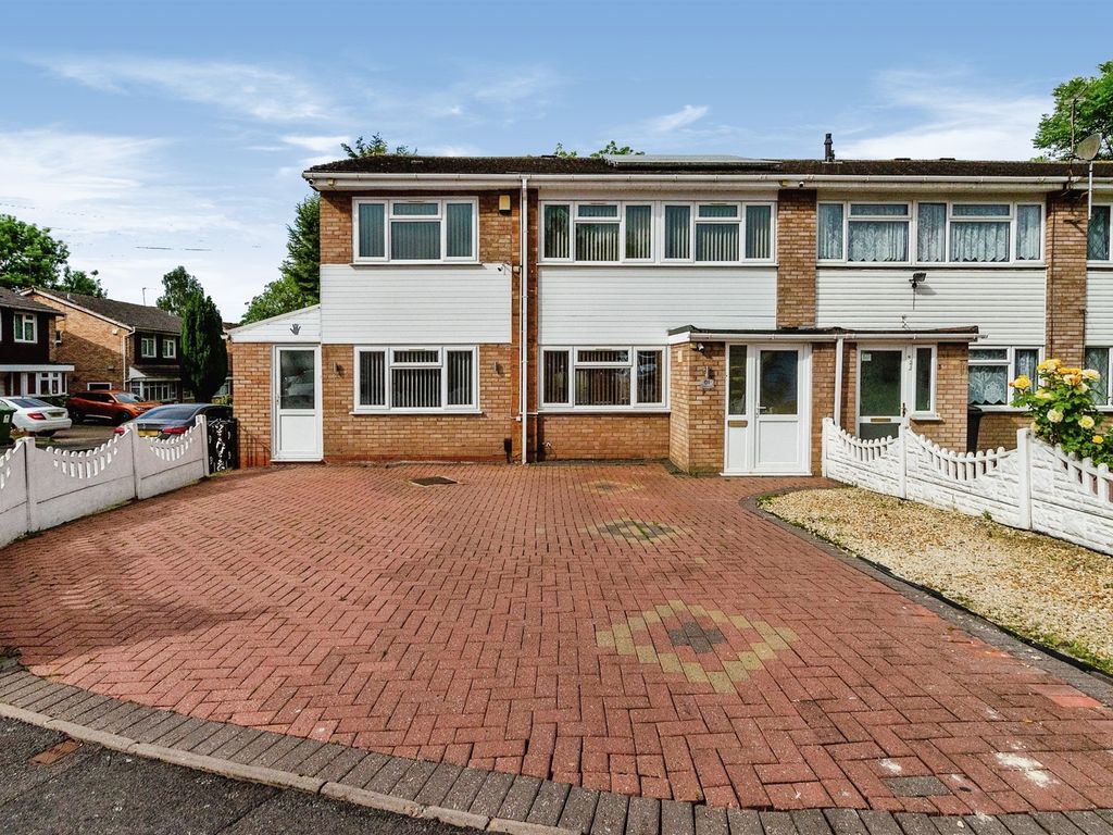 4 bed semidetached house for sale in Silverdale Drive, Wolverhampton