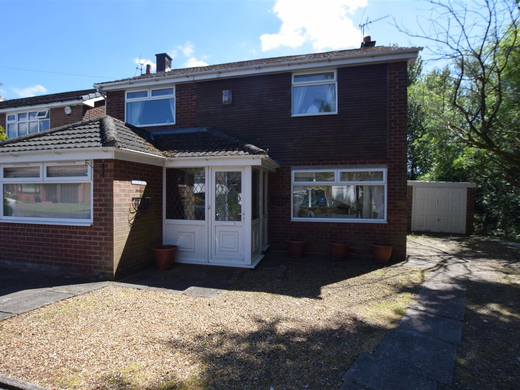 5 bed detached house for sale in Norwich Close, AshtonUnderLyne OL6