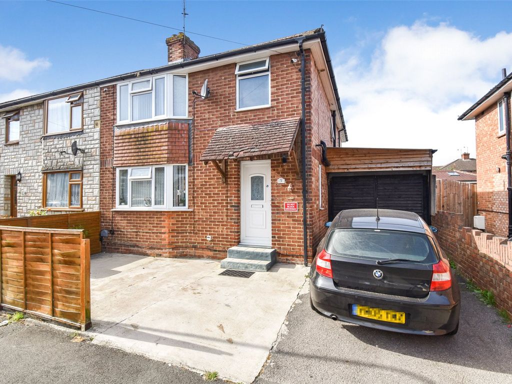 3 bed semidetached house for sale in Institute Road, Aldershot