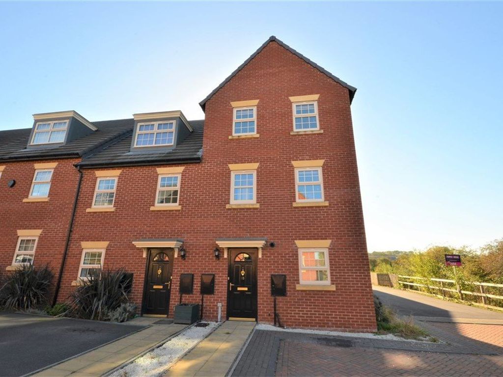 2 bed town house to rent in Melville Drive, Castleford WF10, £750 pcm