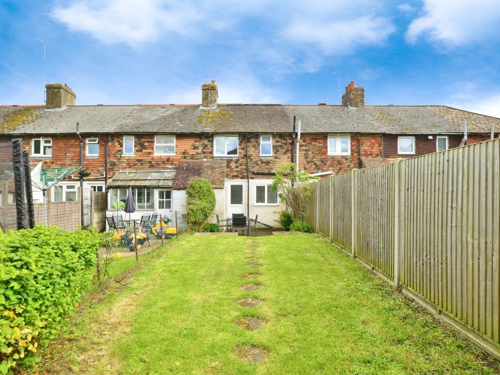 2 bed detached house for sale in Hythe Road, Ashford, Kent TN24, £