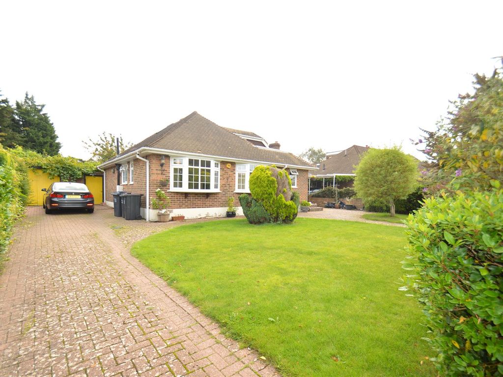 4 bed bungalow to rent in Wattendon Road, Kenley CR8, £2,450 pcm Zoopla