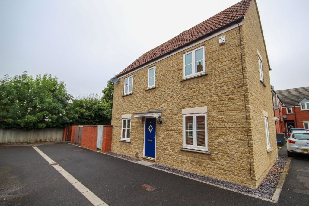 3 bed end terrace house for sale in Hawks Rise, Yeovil, Somerset BA22