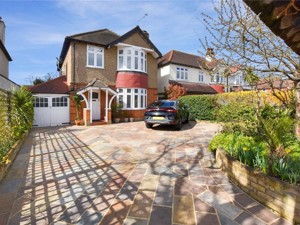 3 Bed Detached House For Sale In Barnehurst Road Bexleyheath Da7 £