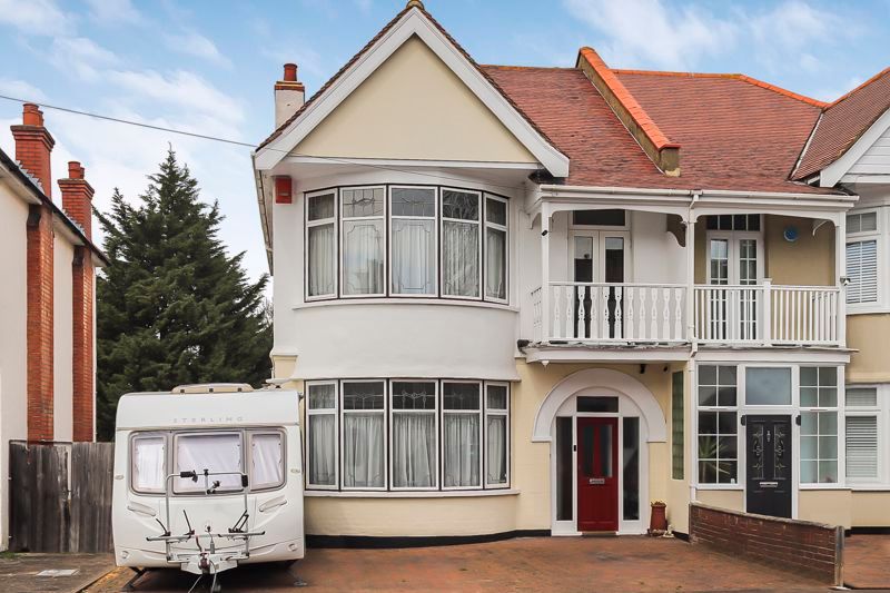 4 bed semidetached house for sale in Shaftesbury Avenue, SouthendOn