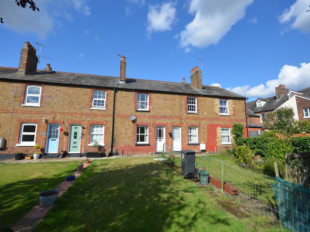 2 bed terraced house for sale in Station Road, Braintree CM7, £250,000