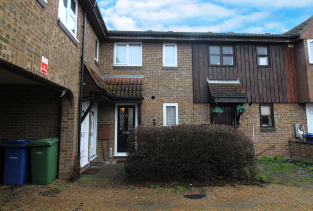 3 bed terraced house for sale in Shelley Place, Tilbury RM18, £275,000