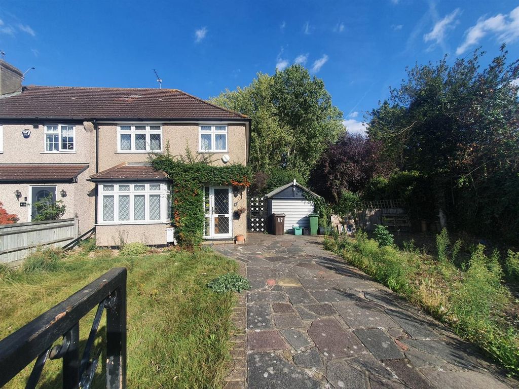 4 bed property to rent in Sevenoaks Way, St. Pauls Cray, Orpington BR5