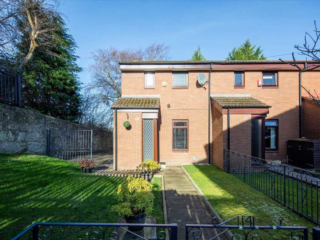 3 bed end terrace house for sale in Upper Bourtree Court, Burnside
