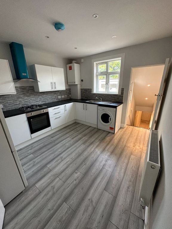 3 bed flat to rent in High Street, Wealdstone, Harrow HA3 Zoopla