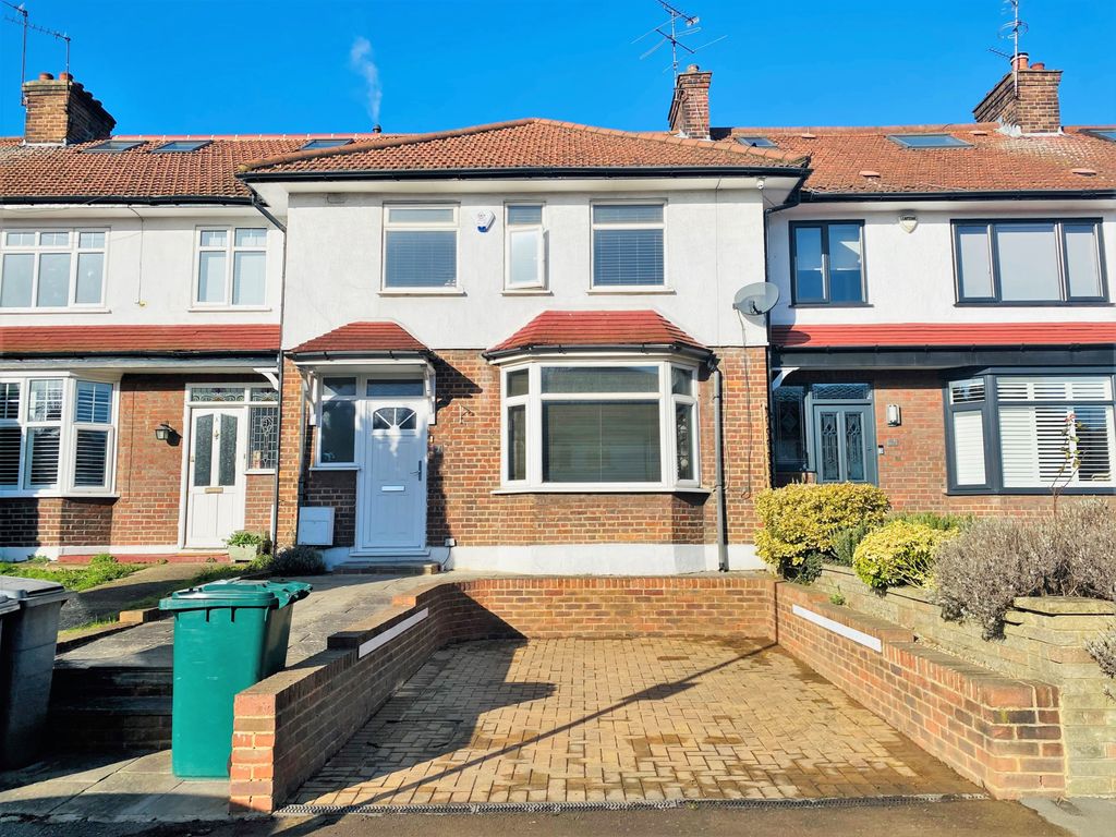 3 bed terraced house for sale in Barons Gate, East EN4 Zoopla