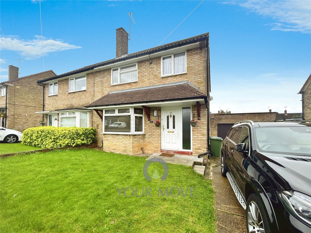 3 bed semidetached house to rent in Ellingham Road, Hemel Hempstead