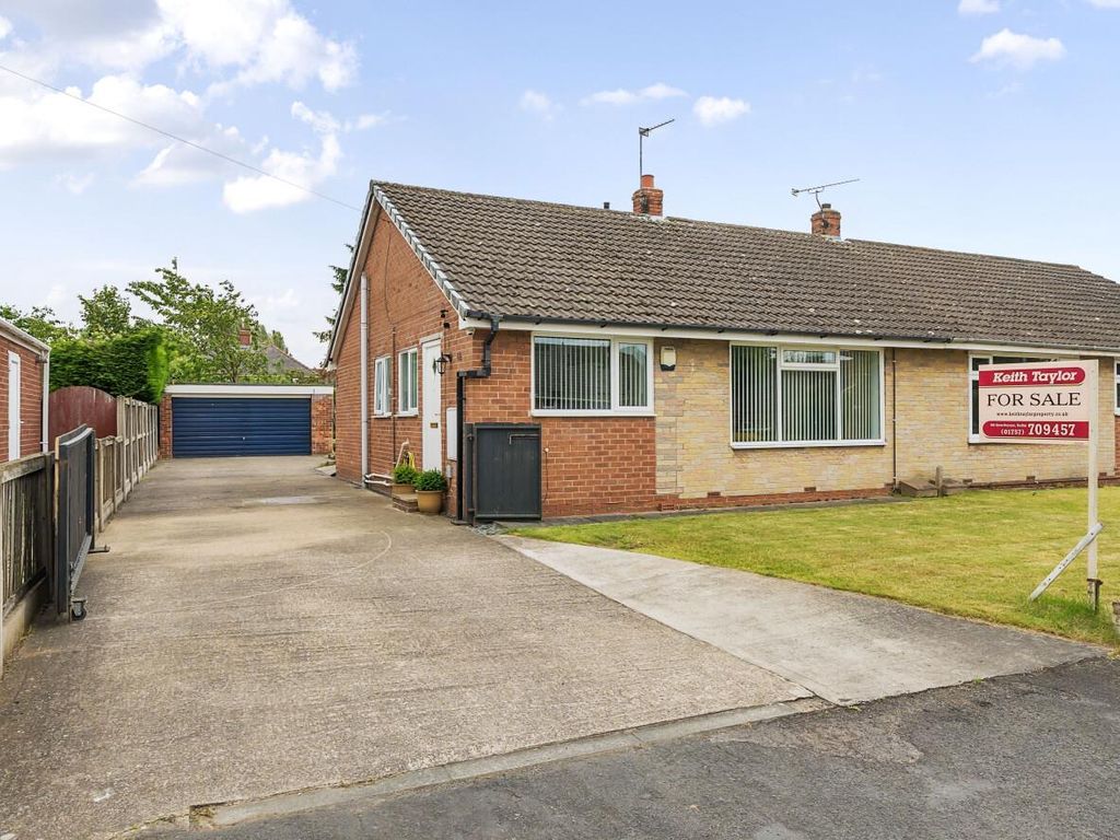 2 bed semidetached bungalow for sale in West End Gardens, Pollington