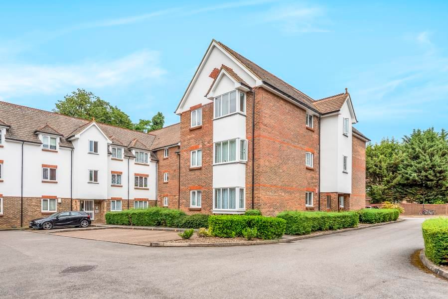 1 bed flat to rent in Elm Park Road, Pinner HA5, £1,100 pcm Zoopla