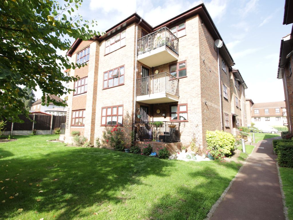 2 bed flat to rent in Henley Court, Parkhill Road, Bexley, Kent DA5, £1,500 pcm Zoopla