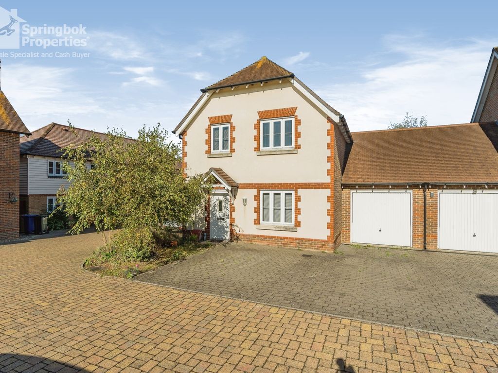3 bed detached house for sale in School Lane, Sittingbourne, Kent ME9