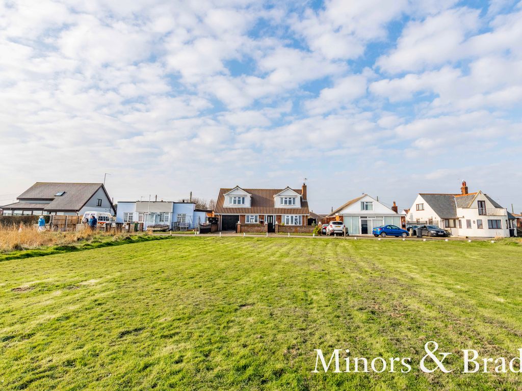 4 bed property for sale in The Esplanade, Scratby, Great Yarmouth NR29