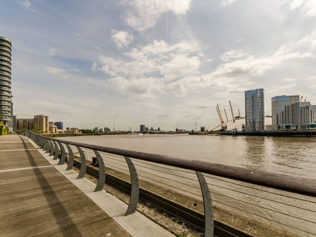 1 bed flat to rent in New Providence Wharf, Canary Wharf, London E14, £