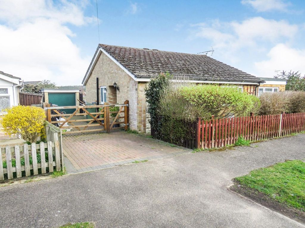 3 bed detached bungalow for sale in Oaklands Drive, Brandon IP27 Zoopla