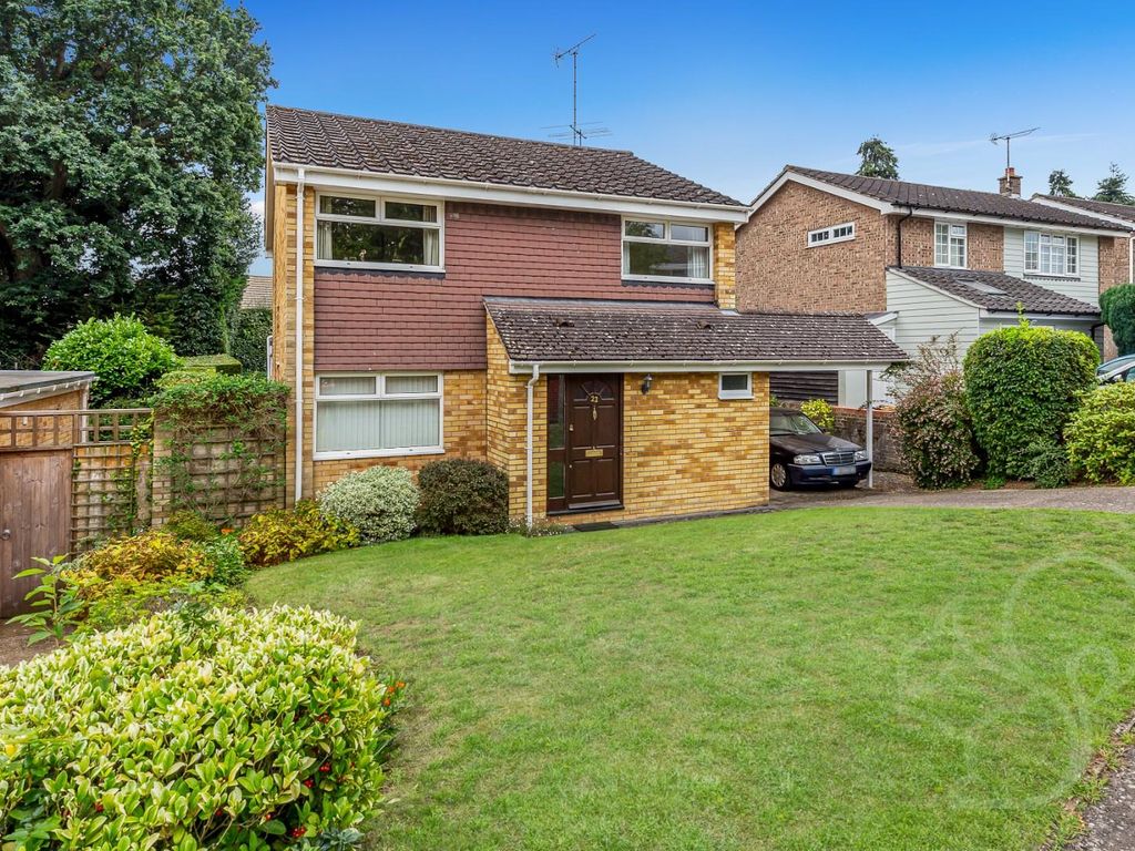 4 bed detached house for sale in Marlowe Way, Colchester CO3, £500,000