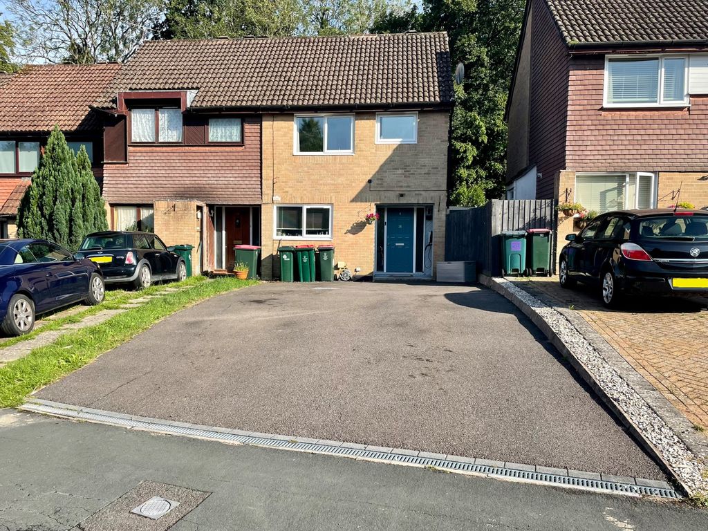 2 bed terraced house for sale in Poynings Road, Ifield, Crawley RH11