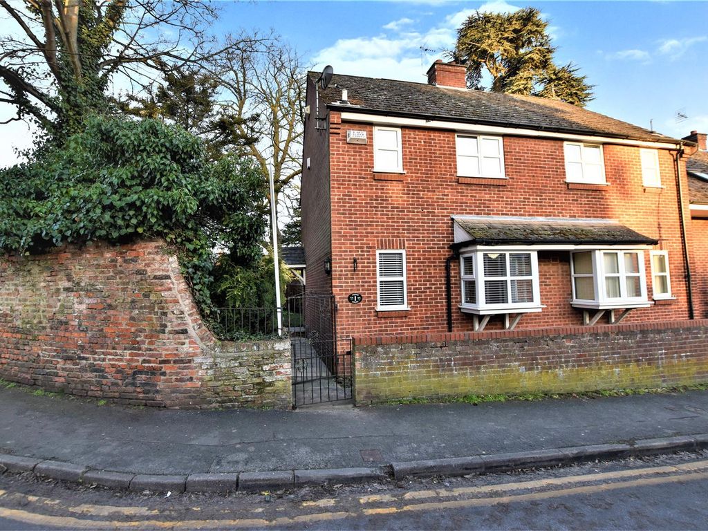 2 bed end terrace house for sale in Cedar Court, Turners Lane, North