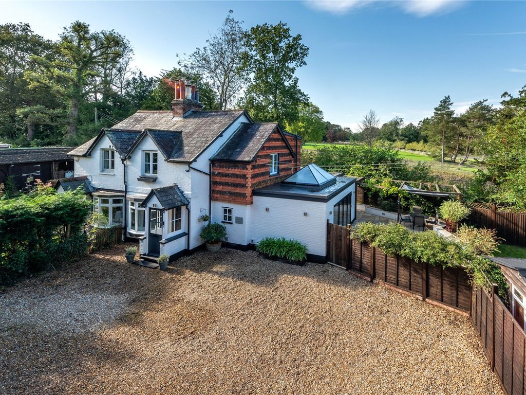 3 bed semidetached house for sale in Ockley Road, Beare Green, Dorking