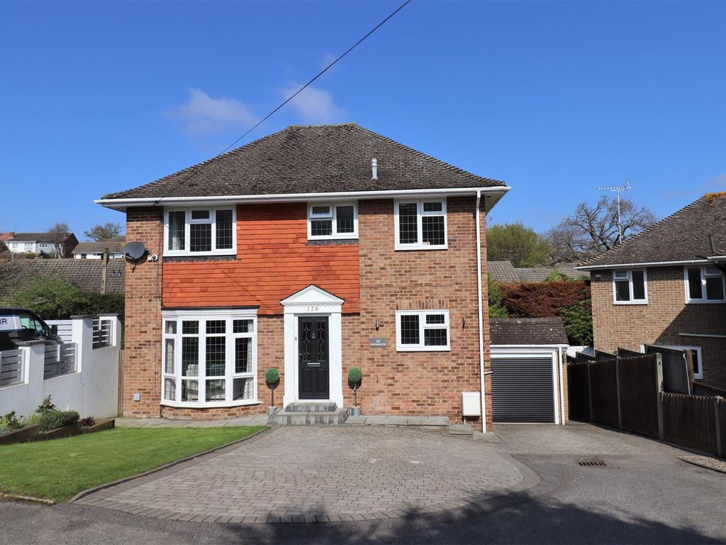4 bed detached house for sale in Ploughmans Way, Rainham, Gillingham