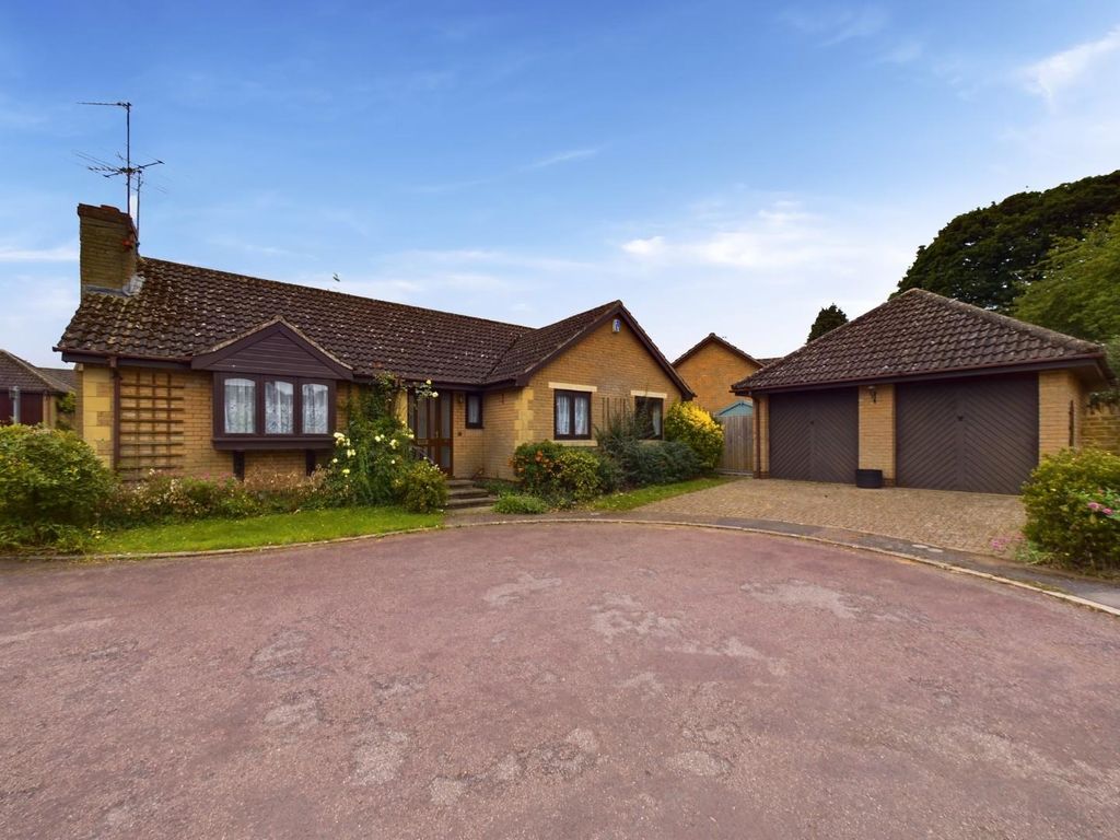 3 bed detached bungalow for sale in Jeyes Close, Moulton, Northampton