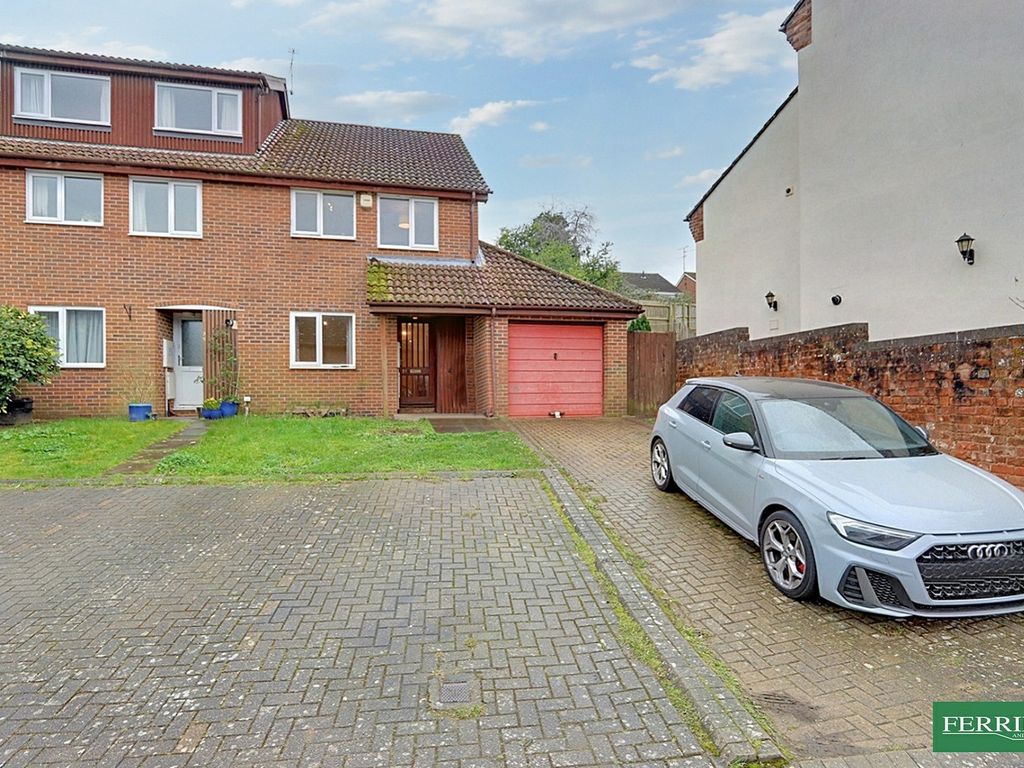2 bed end terrace house for sale in Harrison Close, Dark Orchard