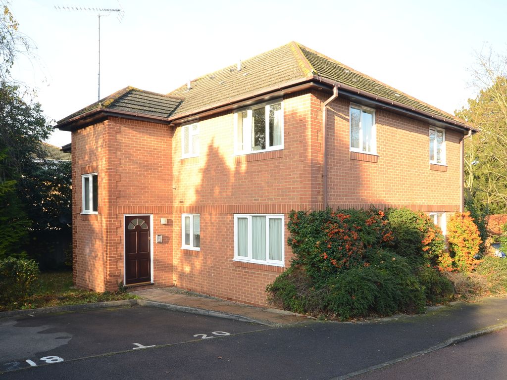 1 bed flat to rent in Broome Court, Bracknell RG12, £900 pcm Zoopla