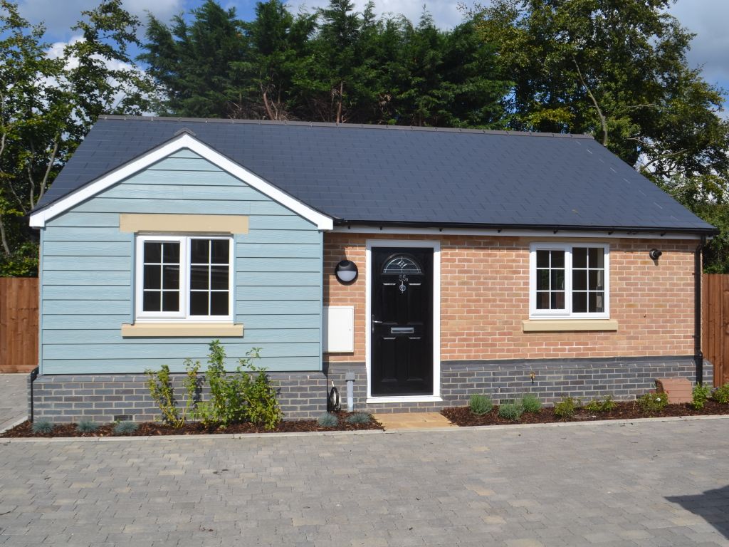 2 bed detached bungalow to rent in Alpha Terrace, Trumpington