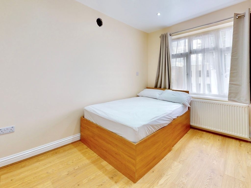 1 bed property to rent in Bilton Road, Perivale, Greenford UB6, £950