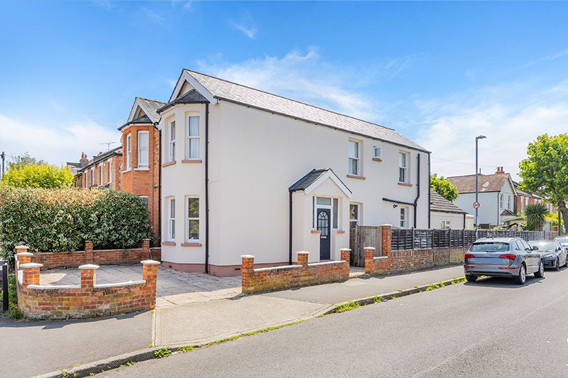 3 bed detached house for sale in Ellerton Road, Surbiton KT6, £850,000