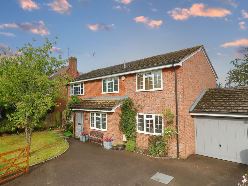 4 bed detached house for sale in Penfold Lane, Holmer Green, High