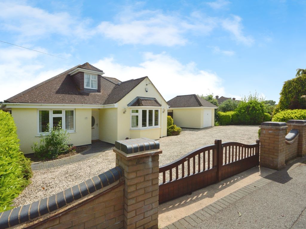 4 bed bungalow for sale in Kennel Lane, Billericay, Essex CM11, £