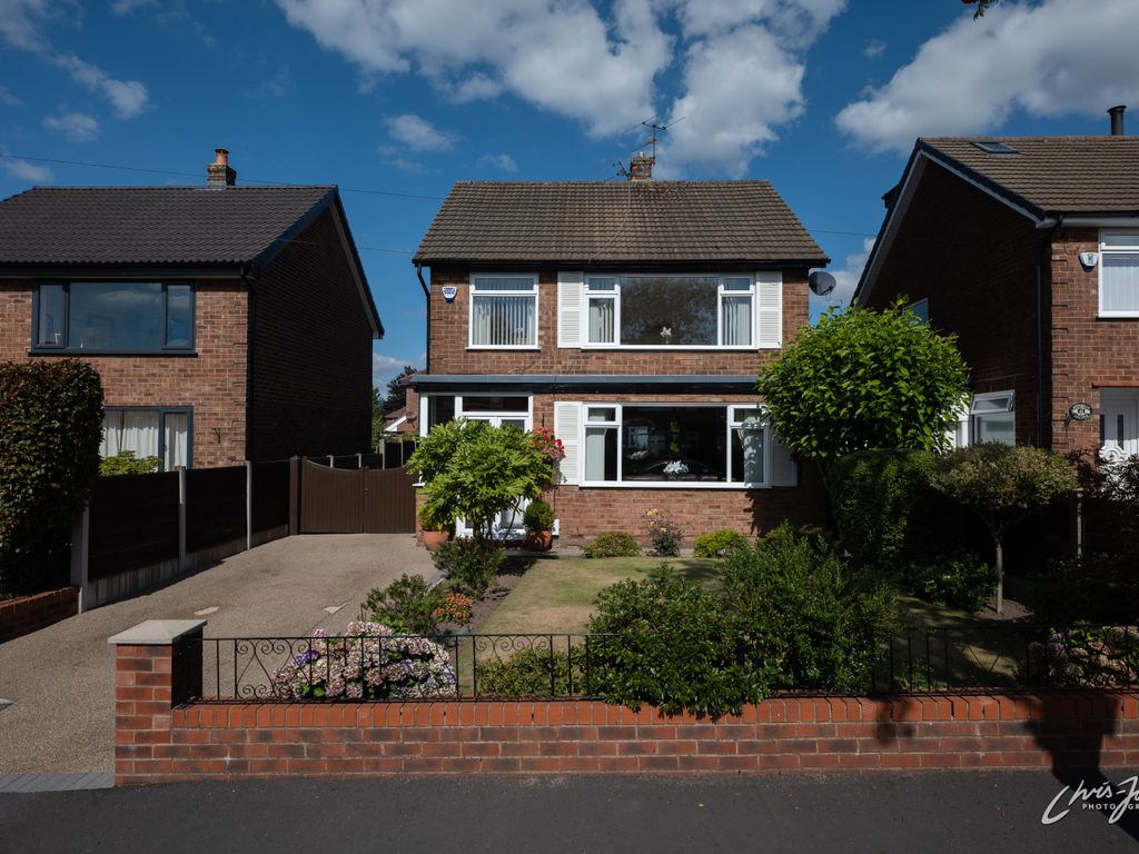 3 bed detached house for sale in Avondale Avenue, Hazel Grove
