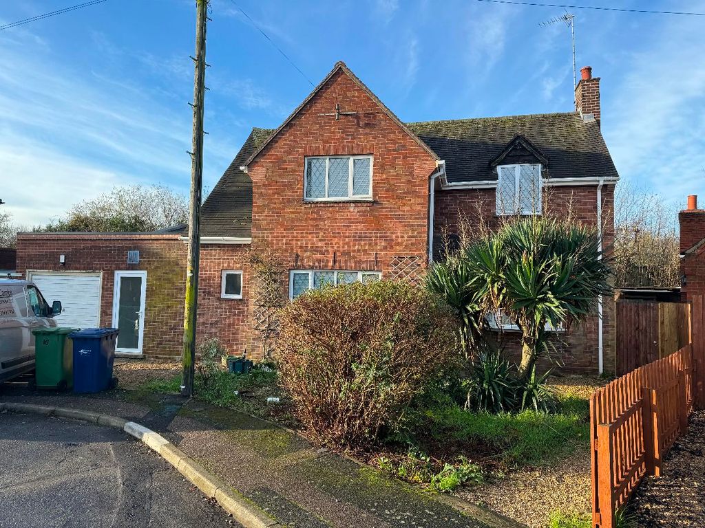 2 bed detached house to rent in Hillburn Road, Wisbech PE13, £900 pcm