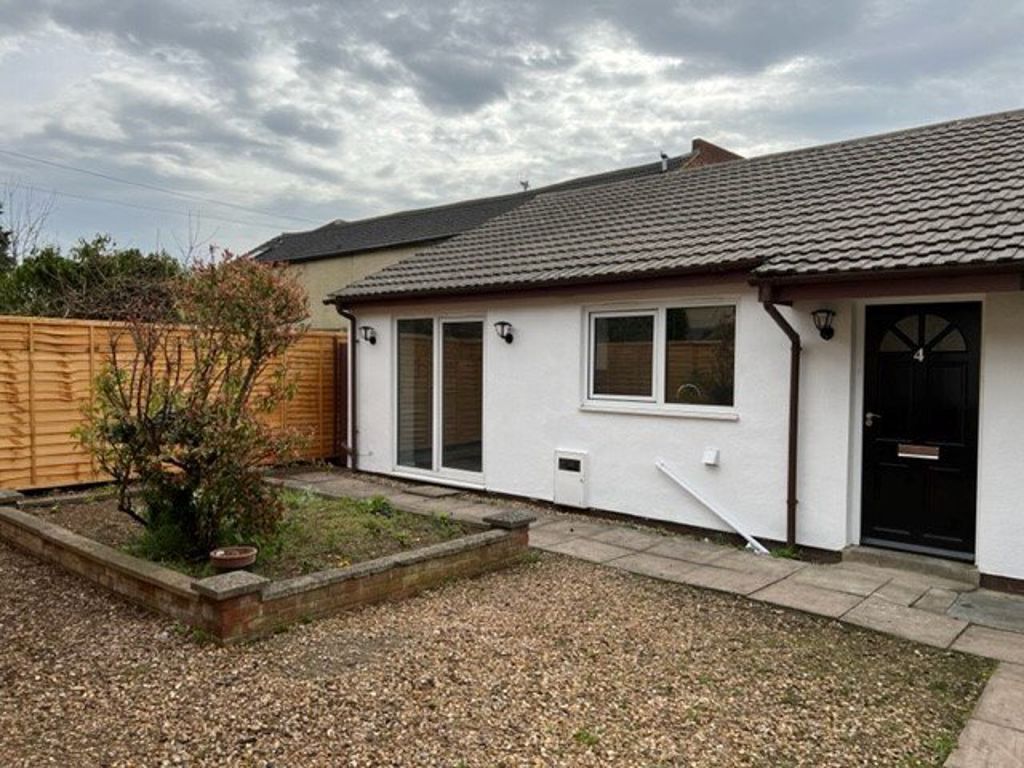 2 bed bungalow to rent in Wardle Court, Kettering NN16, £975 pcm Zoopla