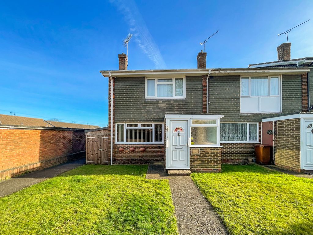 2 bed end terrace house for sale in Collings Walk, Parkwood, Rainham