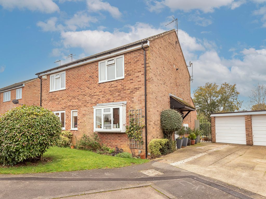 2 bed semidetached house for sale in Burnsall Place, Harpenden