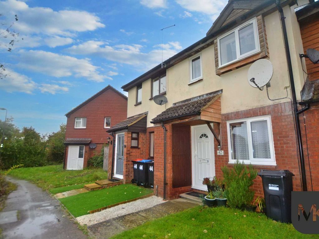 2 bed semidetached house to rent in Field Lane, Milton Keynes MK12, £